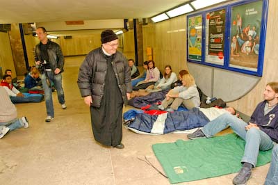 Don Oreste con i giovani nella 